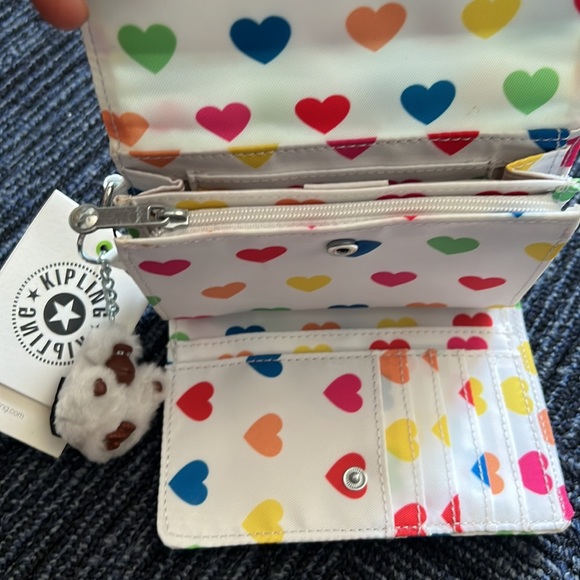 Kipling wild hearts white wallet Size 5.75" x 4.25"
Style: AC3739
Pixi Nylon - Picture 7 of 8